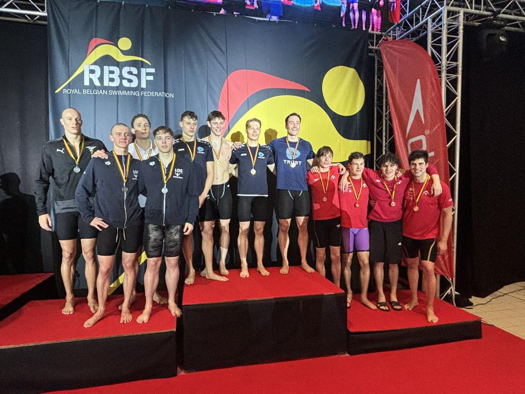 Podium 4x100 Wissel met TRUST, Liège Natation en LAQUA